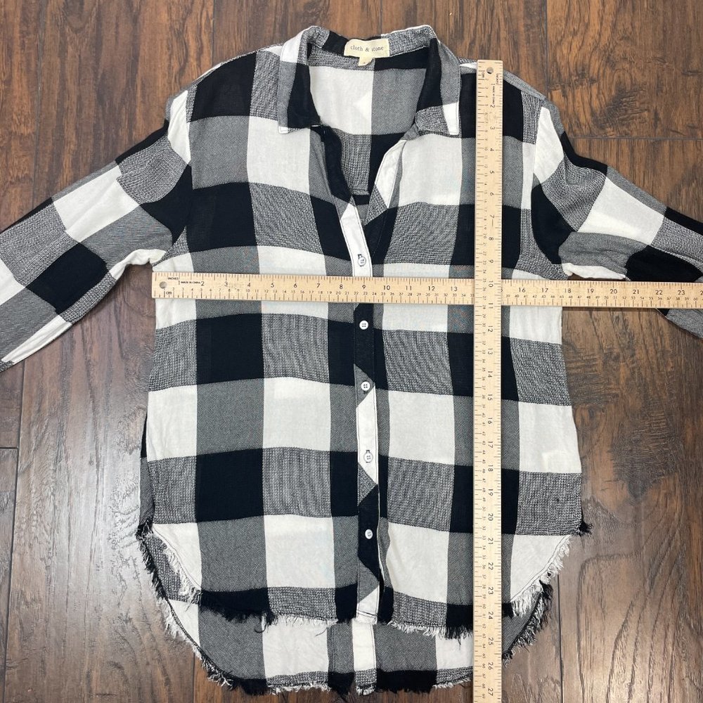 Cloth & Stone Top Small Black White‎ Buffalo Check Split-Back Fray Hem Button-Up - Picture 9 of 14